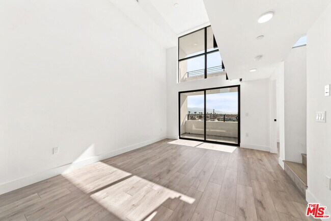 Building Photo - 11013 Hartsook St
