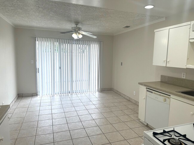 Building Photo - Spacious and Upgraded 2 Bedroom 2 Bath End...