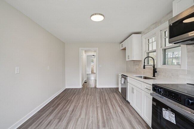 Building Photo - 2713 Brunswick Dr