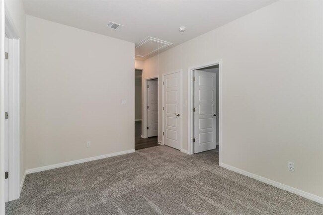 Building Photo - 117 Sun Grove Trl