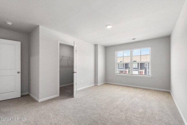 Building Photo - 3121 Lobelia Ln