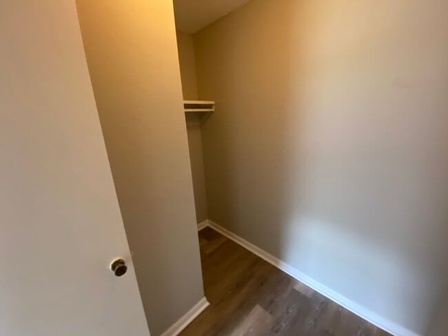 Building Photo - Lovely 1 bedroom condo in South Nashville! Private Balcony!