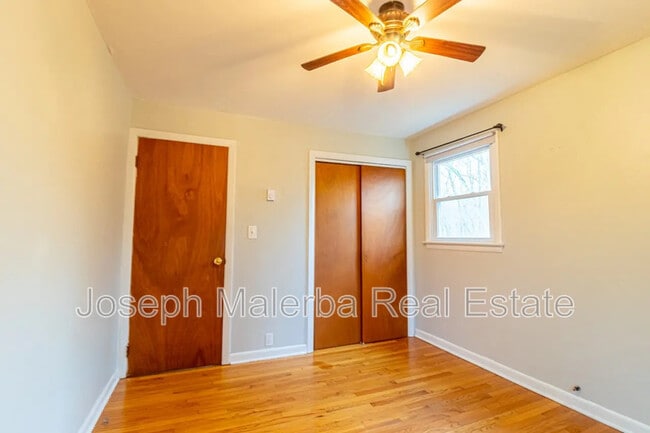 Building Photo - 405 Noank Ledyard Rd