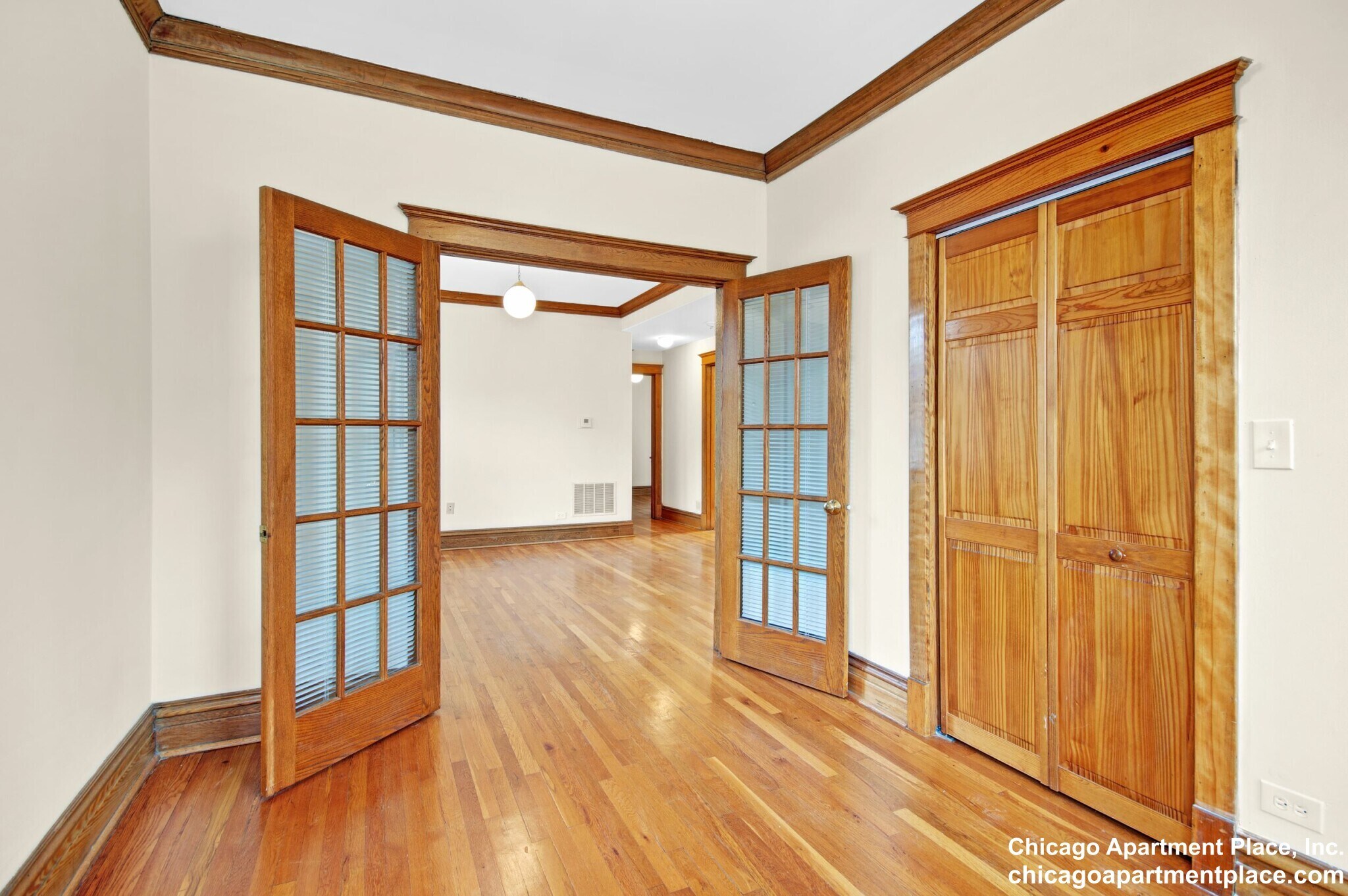 Building Photo - 3600 N Hermitage Ave