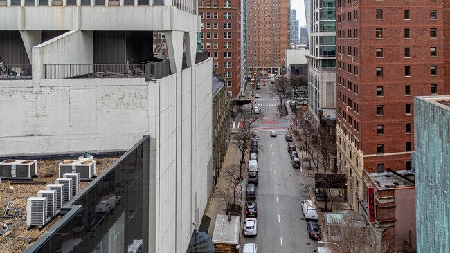 Building Photo - 111 E Chestnut St