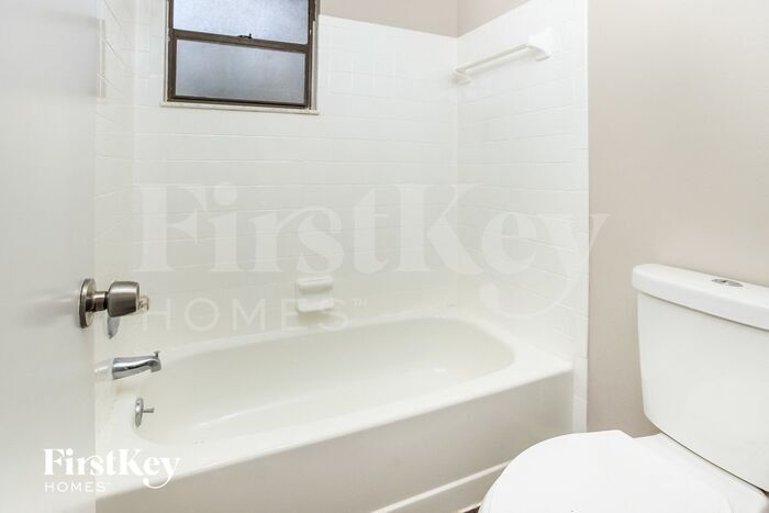 Building Photo - 3338 Fox Ridge Dr