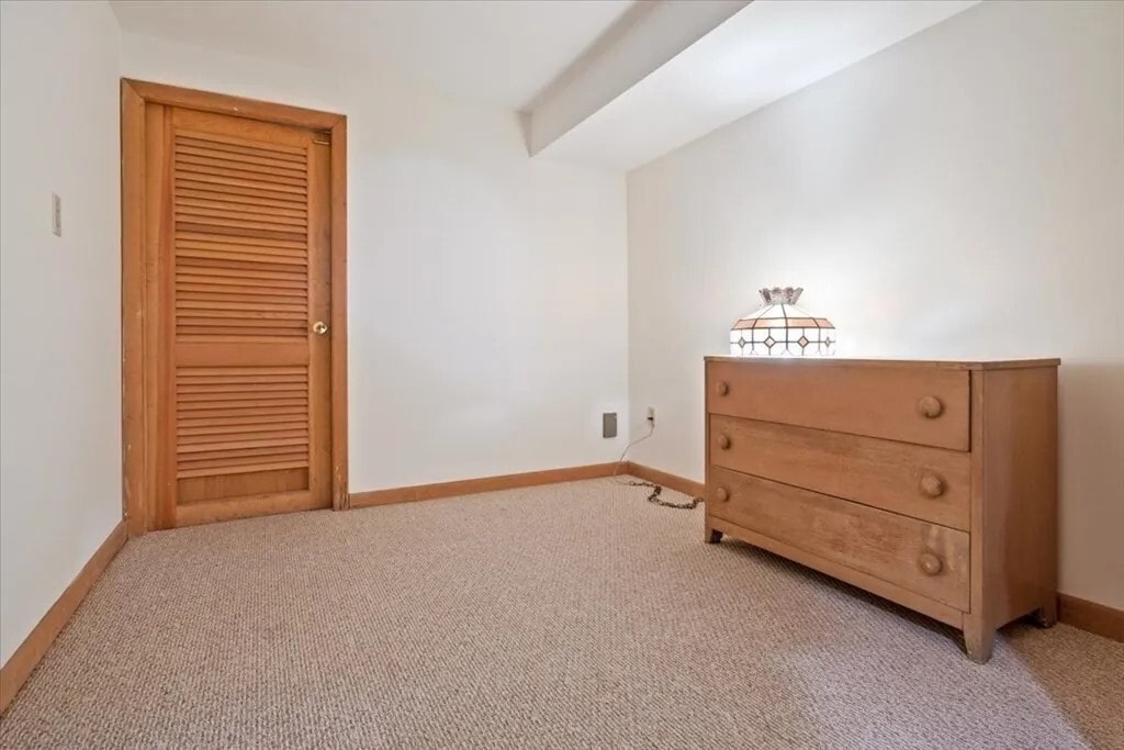 Building Photo - 16 King Philip Trl