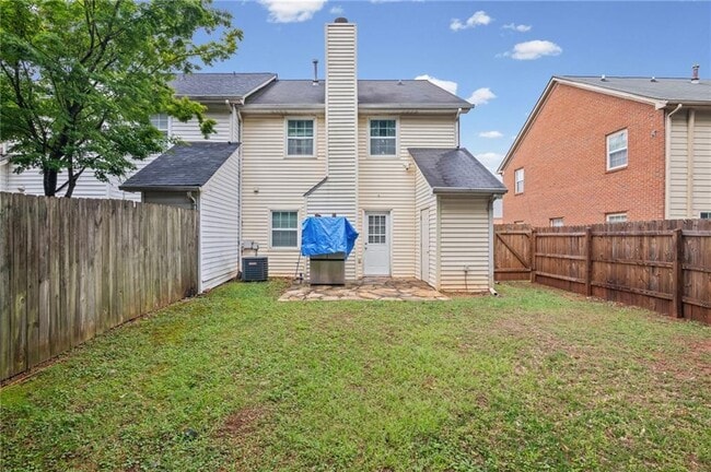 Building Photo - 1566 Paces Ferry N Dr SE