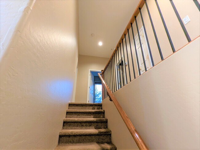 Building Photo - 2241 E Pinchot Ave