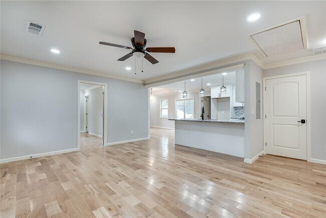 Building Photo - 2575 Barrylynn Dr