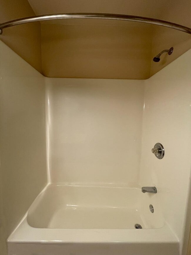 Building Photo - 323 W Main St