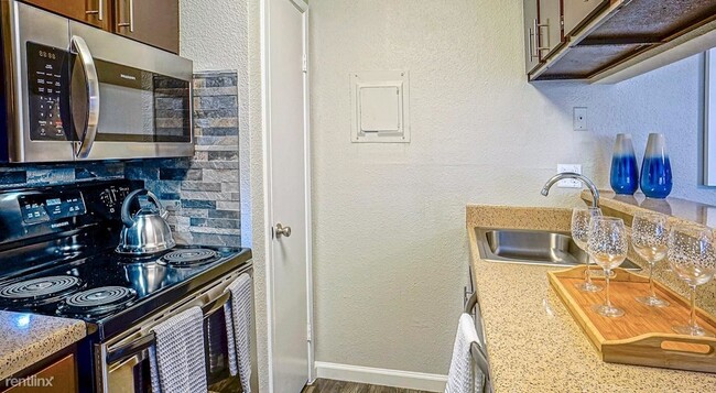 Building Photo - 1 br, 1 bath Condo - 2323 W Bay Area Blvd ...