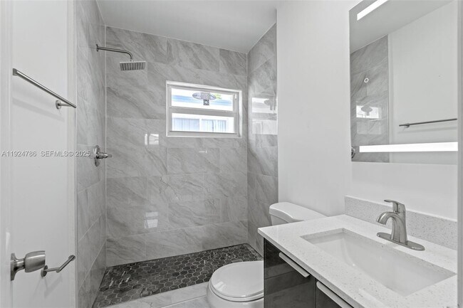 Building Photo - 2847 Polk St