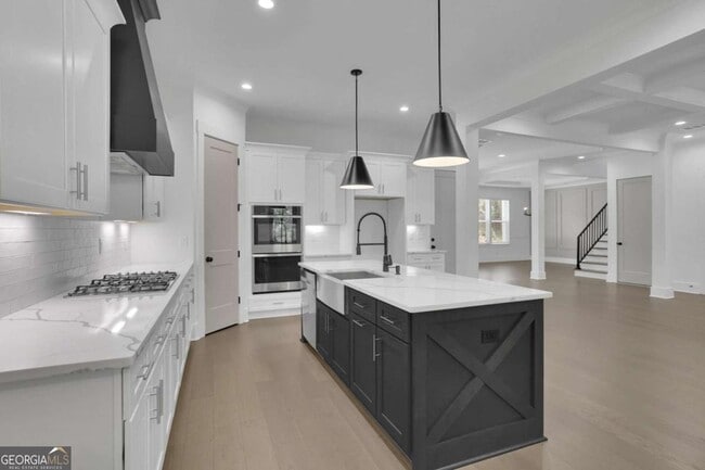 Building Photo - 6181 Shoreland Cir