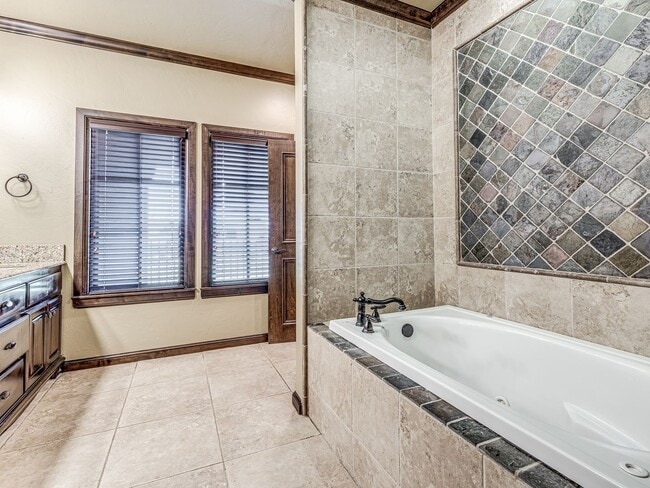 Building Photo - Luxury Edmond Townhome Overlooking Waterfa...