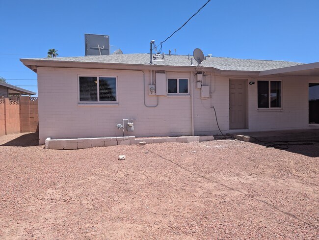 Building Photo - 1812 S Hardy Dr