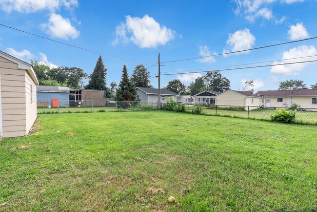 Building Photo - 870 Taylor Ave