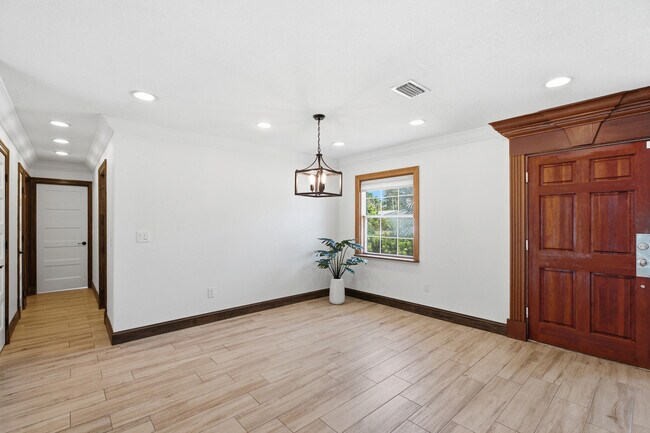 Building Photo - 1603 SW Seagull Way