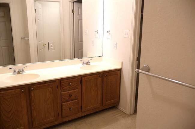 Building Photo - 3120 Cohoba Dr