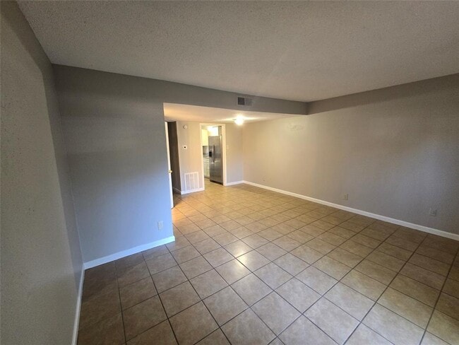 Building Photo - 3824 Southway Dr