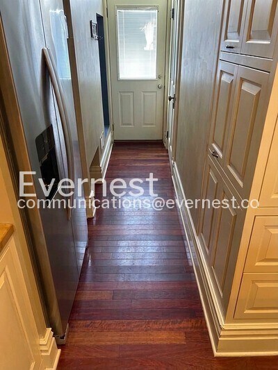 Building Photo - 112 Hanford St