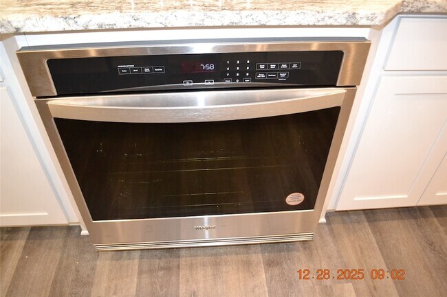 Building Photo - 1613 Sunbend Ln