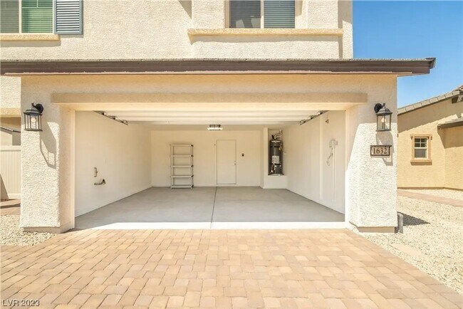 Building Photo - Bright, Modern 3 Bd, 3 bth, Home with Chef inspired Kitchen, 2 Living Spaces