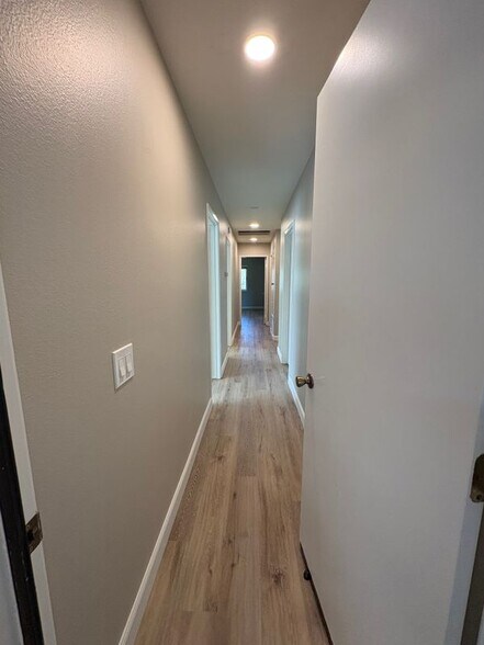 Building Photo - 612 Maybritt Cir