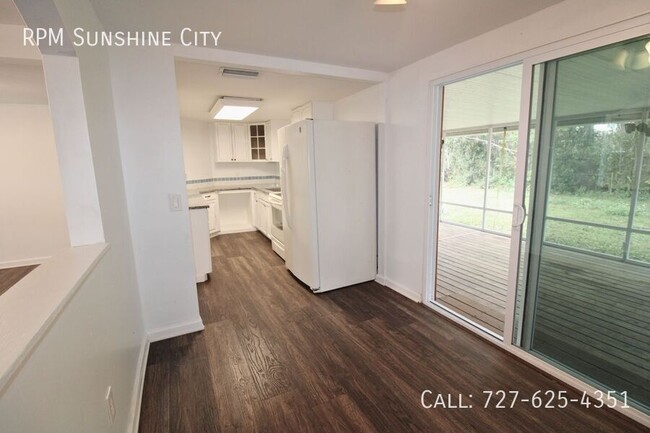 Building Photo - Charming 2 Bed, 2 Bath Home with Large Fen...