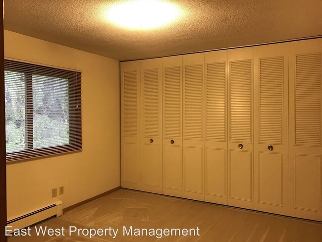 Building Photo - 1701 Kenwood Ave