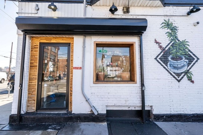 Building Photo - 258 Suydam Ave