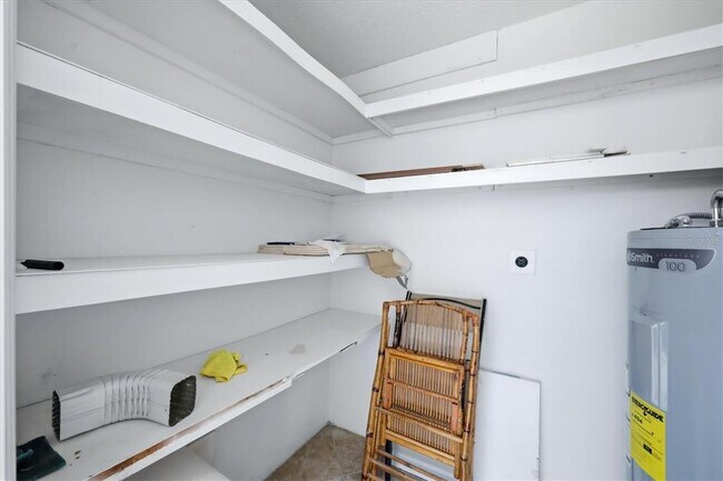 Building Photo - 885 Spanish Dr N