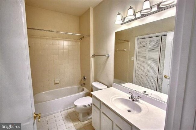 Building Photo - 903 Crestfield Dr