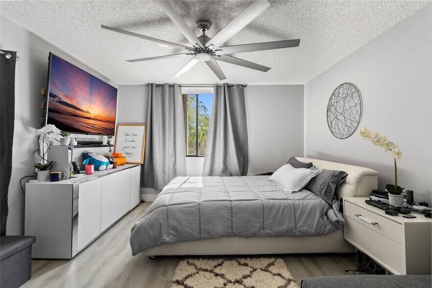 Building Photo - 22940 Oxford Pl