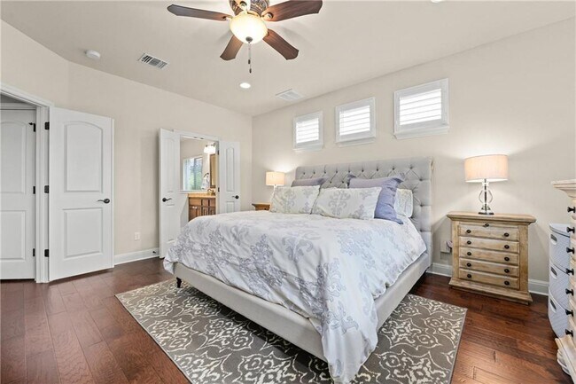 Building Photo - 110 Oak Glen Cove