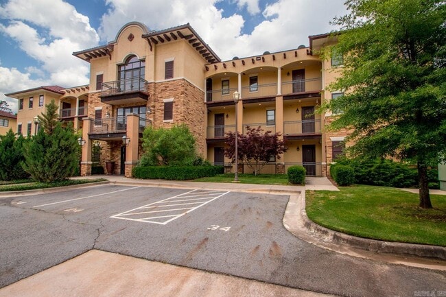 Building Photo - 601 Chenal Woods Dr