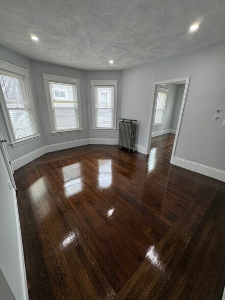 Building Photo - 8 Hamilton Rd