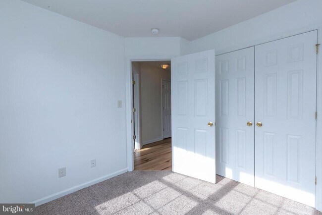 Building Photo - 124 Pony Cir