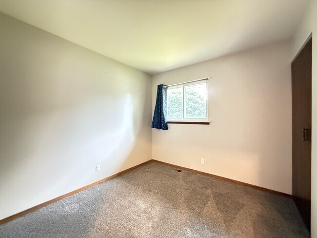 Building Photo - 208 Wallace Dr