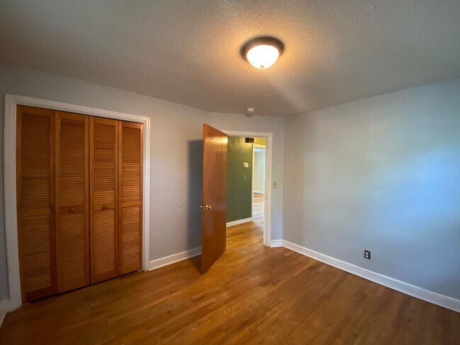 Building Photo - Cayce Home