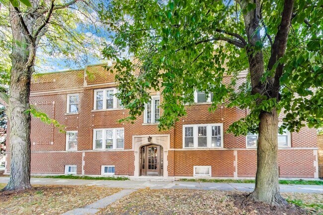 Primary Photo - 3921 N Long Ave