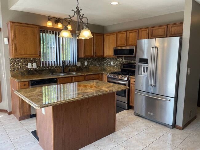 Building Photo - Clinton Twp Home-4-Bedroom, 2.5 Baths, Lau...