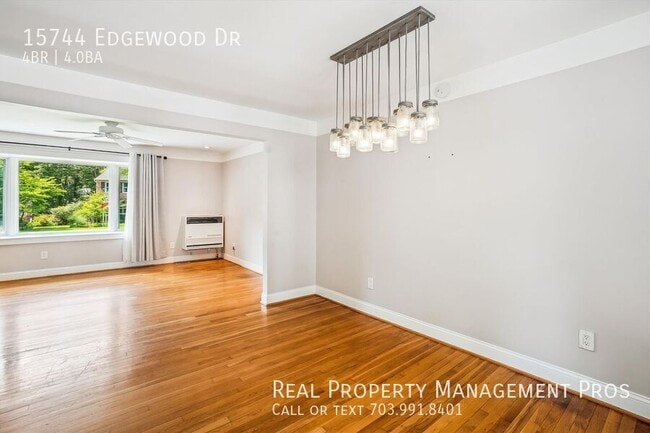 Building Photo - 15744 Edgewood Dr