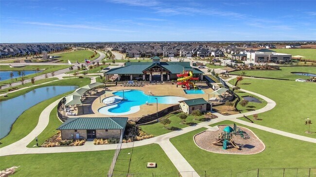 Building Photo - 16617 Hidden Cove Dr