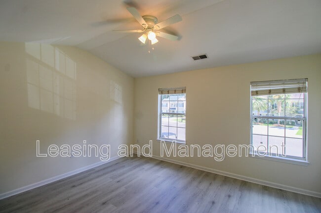 Building Photo - 1247 Island Club Dr