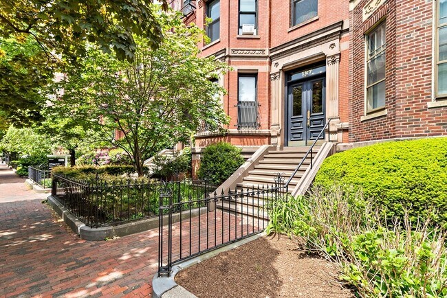 Building Photo - 127 Marlborough St