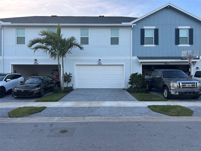 Building Photo - 4292 Longwood Lake Sq