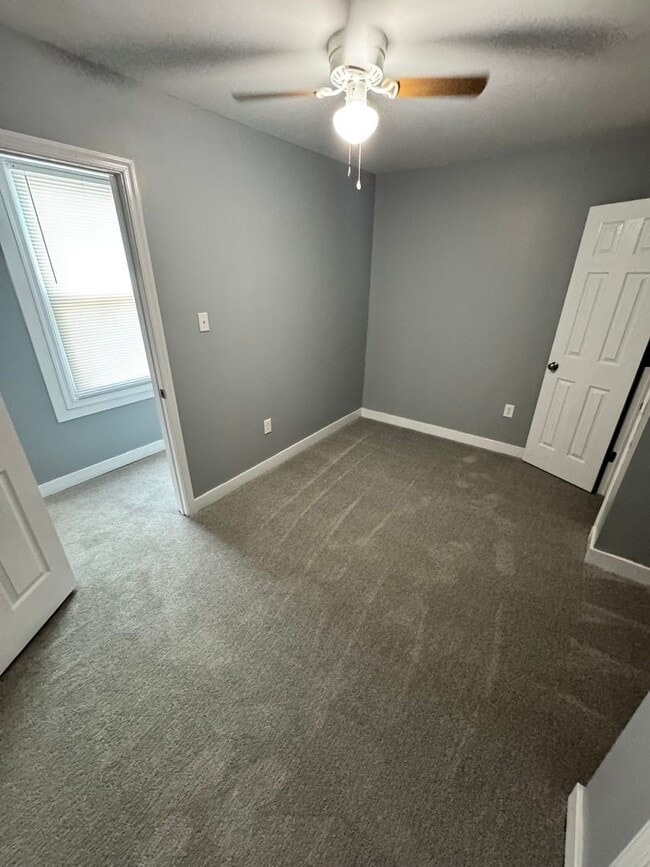 Building Photo - Roomy 3 bed 2 bath in Church Hill, yard, porch, laundry, all electric, central hvac!