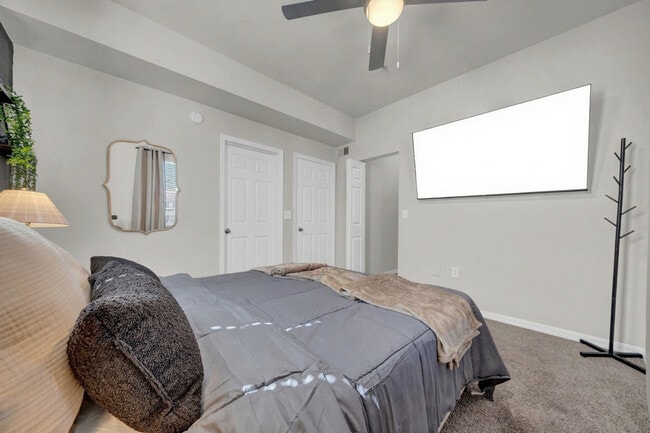 Building Photo - 10056 Montague St