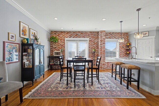 Building Photo - 215 W Norma St